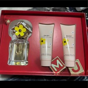 Marc Jacobs Daisy Eau So Fresh Fragrance 3-Piece Set